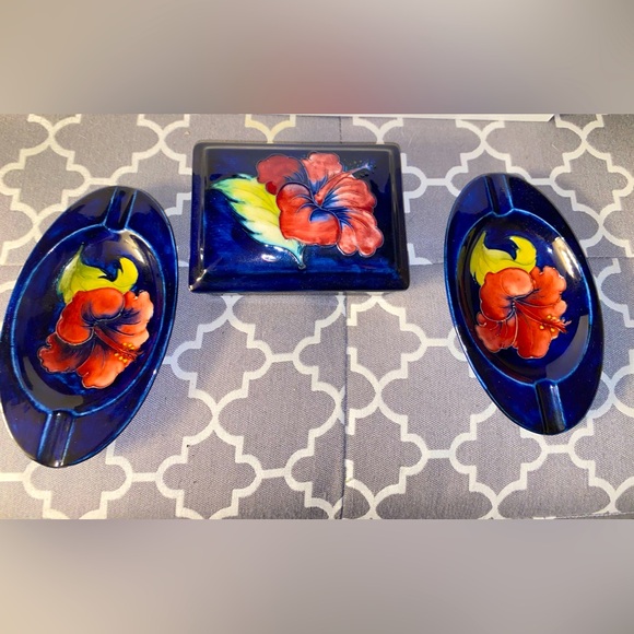 Moorcroft Antique Smoking Set with 2 Ashtrays and Box - Picture 1 of 8